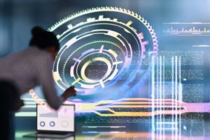 Frau vor einer großen runden virtuellen Bedienfläche